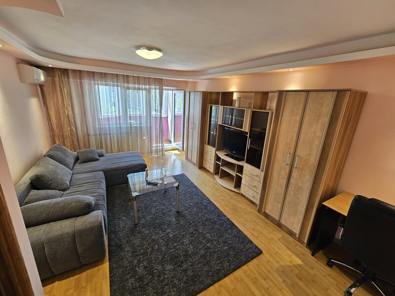 Basarabia, chiar la metrou Costin Georgian, langa Mc Donald's