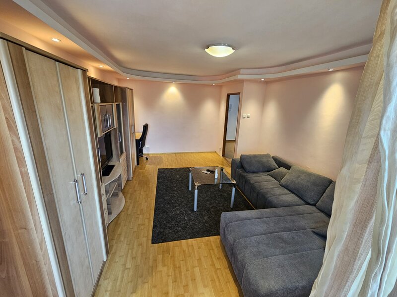 Basarabia, chiar la metrou Costin Georgian, langa Mc Donald's