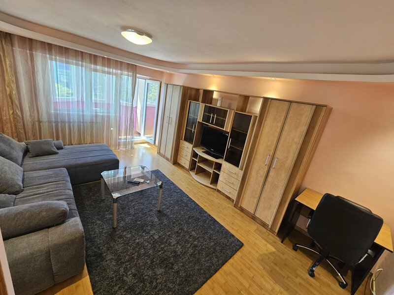 Basarabia, chiar la metrou Costin Georgian, langa Mc Donald's