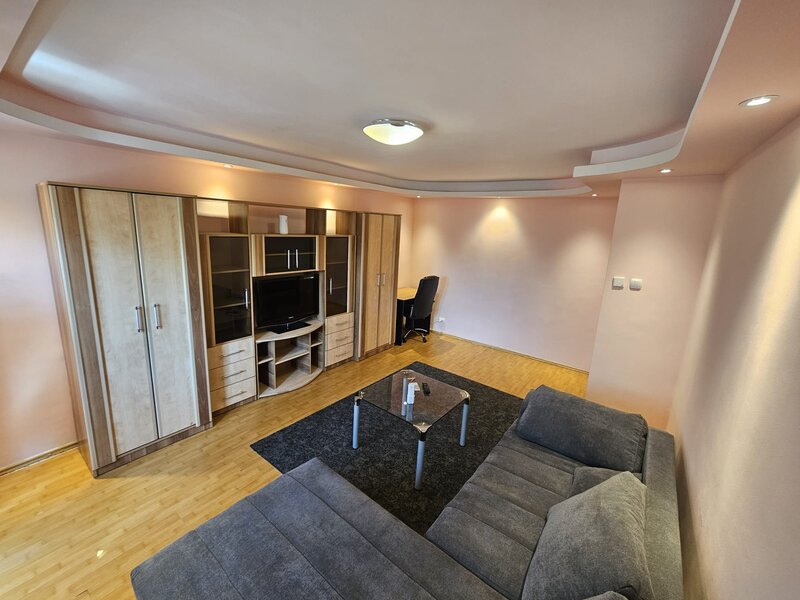 Basarabia, chiar la metrou Costin Georgian, langa Mc Donald's